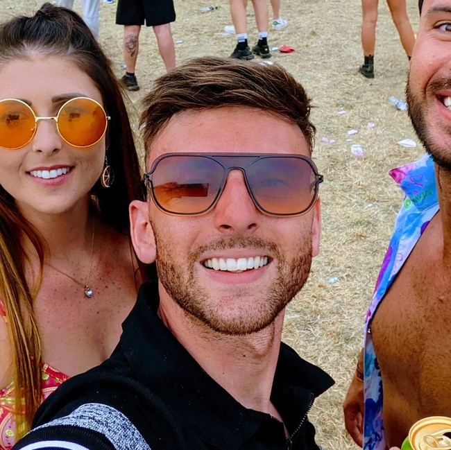 Ashley mengaku penampilannya jauh lebih baik dan banyak wanita lebih tertarik padanya. Aku bisa bilang lebih banyak orang tertarik padaku sekarang daripada rambutku tipis sebelumnya. Aku baru saja putus dari hubungan selama lima tahun, rasanya senang bisa mendapat atensi yang sebelumnya tidak aku dapatkan, katanya.Foto: Instagram Ashley Tawney