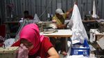 Begini Kesibukan Pabrik Mukena Penuhi Pesanan Jelang Lebaran