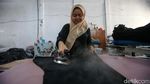 Begini Kesibukan Pabrik Mukena Penuhi Pesanan Jelang Lebaran