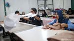 Begini Kesibukan Pabrik Mukena Penuhi Pesanan Jelang Lebaran