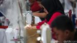 Begini Kesibukan Pabrik Mukena Penuhi Pesanan Jelang Lebaran