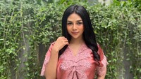 Di tahun ini, Bunga Aurellie mengisi puasa dengan berjualan kurma. (Foto: dok pribadi)