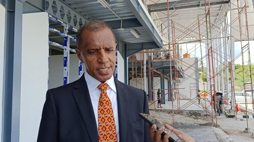 Dirjen Transportasi dan Komunikasi Timor Leste Costantino Fereira Soares saat diwawancarai di Terminal Bimopu, Kota Kupang, NTT, Kamis (30/3/2023). Yufen Ernesto/detikBali.