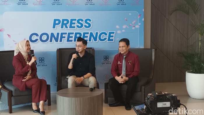 Dory Harsa saat jumpa pers di RS JIH Soilo, Kamis (30/3/2023)