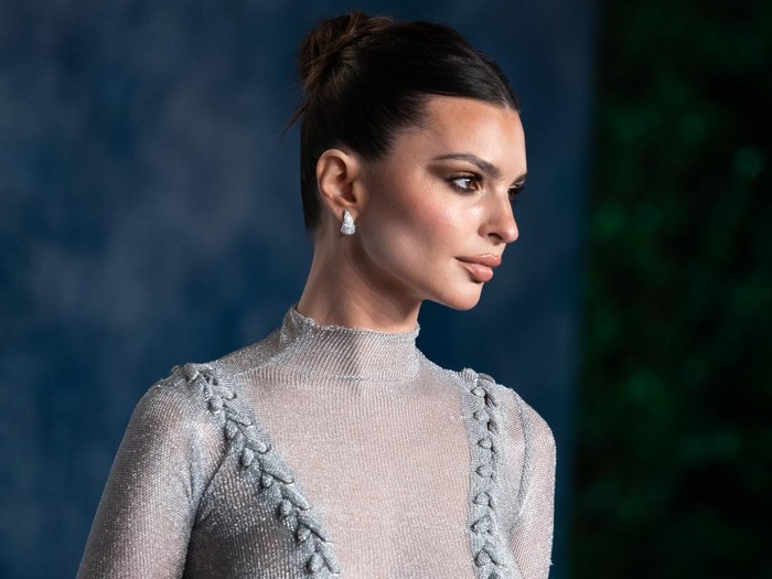BEVERLY HILLS, CALIFORNIA - MARCH 12: Emily Ratajkowski attends the 2023 Vanity Fair Oscar Party hosted by Radhika Jones at Wallis Annenberg Center for the Performing Arts on March 12, 2023 in Beverly Hills, California. (Photo by Robert Smith/Patrick McMullan via Getty Images)
