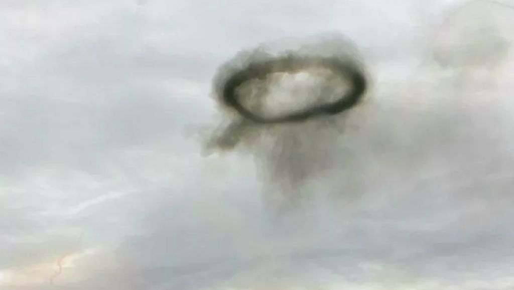 Lingkaran Hitam Misterius di Langit Rusia Bikin Geger