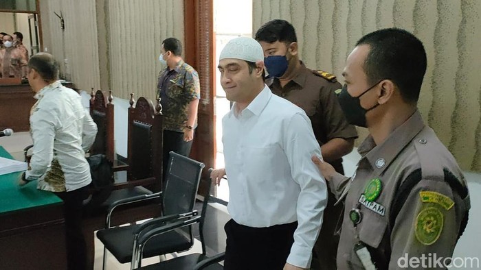Ferry Irawan mengikuti sidang kasus KDRT kepada Venna Melinda