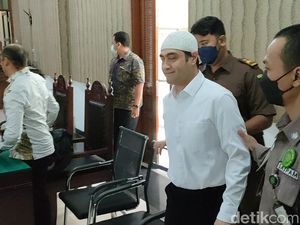 Jalani Sidang Kedua Kasus KDRT Venna Melinda, Ferry Irawan Lebih Tenang