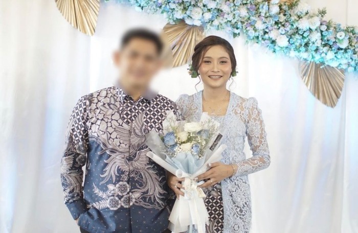 Foto Grace bersama dengan tunangannya.