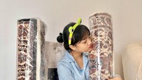 Ada juga yang memberikan karpet untuk rumah baru Fuji. Foto: instagram