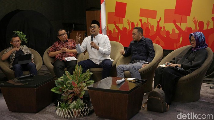 Ganjar Juarai Survei Capres PolMark 22,8 Persen Lembaga survei PolMark memamerkan hasil elektabilitas Capres 2024. Hasilnya, Gubernur Jawa Tengah Ganjar Pranowo sukses meraih suara terbanyak.