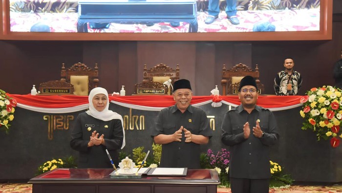 Gubernur Jatim Khofifah usai melapor LKPJ di DPRD Jatim.