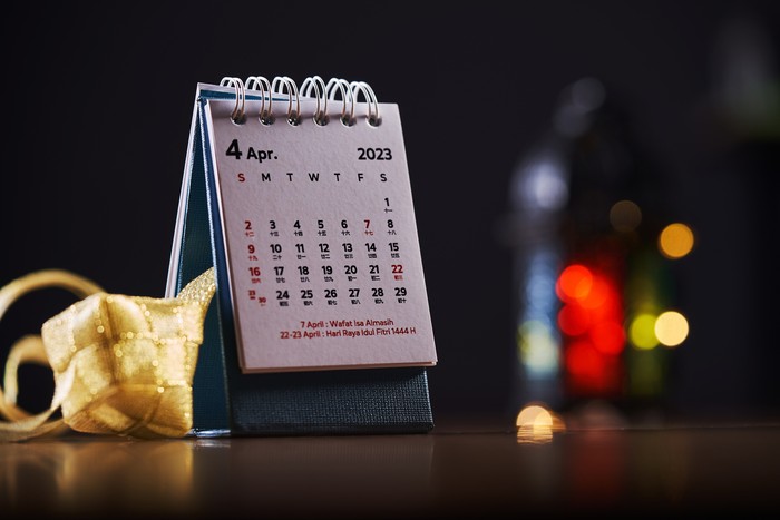 destop calendar on april 2023 celebrating ramadan . calendar ketupat and lantern