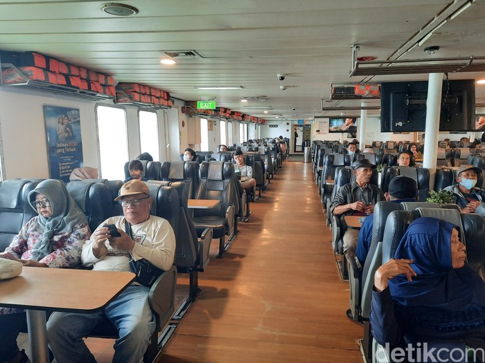Kapal ekspres Pelabuhan Merak-Bakauheni