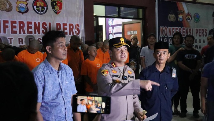 Kapolres Gowa AKBP Reonald TS Simanjuntak saat rilis kasus penyerangan geng motor.