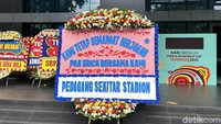 Banjir Karangan Bunga: Semangat Terus Pak Erick!