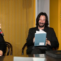 Beberapa hari yang lalu bersama Sayangku. Kami di kasur. Kami saling terhubung, tersenyum dan tertawa. Itu terasa begitu indah. Bersamanya selalu indah, kata Keanu yang tengah sibuk mempromosikan film John Wick 4. (Foto: Marc Piasecki/Getty Images)