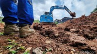 Proses pengerukan tanah ini telah dilakukan sejak November tahun lalu.