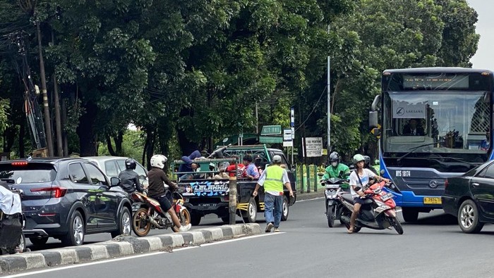Macet di Jalan Raya Pasar Minggu arah Kalibata (Devi-detikcom)