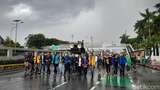 Demo UU Ciptaker, Mahasiswa Hujan-hujanan Long March ke Depan DPR
