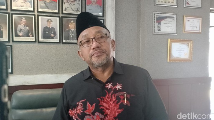 Mantan Wali Kota Tanjungpinang, Lis Darmansyah usai memenuhi pemanggilan KPK di Polresta Barelang. (Foto: Alamudin)