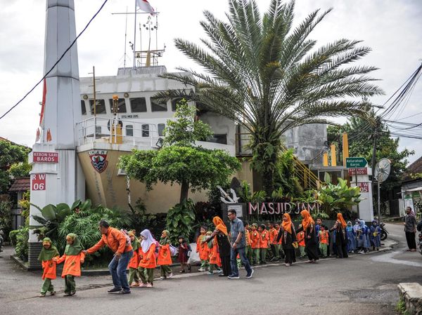 Unik! Masjid Ini Berbentuk Kapal Laut