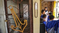 Masjid Al Baakhirah dengan luas 200 meter persegi yang diresmikan pada tahun 2015 tersebut dibangun berbentuk kapal laut yang salah satunya ditujukan untuk mengingatkan umat muslim tentang sejarah Nabi Nuh.