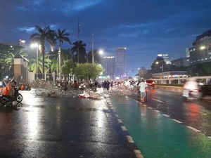 Demo Tolak UU Ciptaker di DPR Bubar, Lalin Kembali Normal