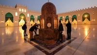 Masjid Al-Hakim bi-Amr Allah dibuka kembali untuk pengunjung mulai 27 Februari 2023 usai direnovasi. Proyek renovasi masjid bersejarah ini dimulai pada 2017 dengan anggaran mencapai 85 juta pound Mesir atau setara Rp41 miliar.