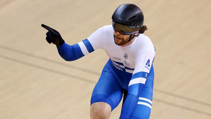 JAKARTA, INDONESIA - FEBRUARY 26: Mikhail Yakovlev of Team Israel celebrates after winning the Mens Sprint bronze medal race during day four of the UCI Track Nations Cup at Jakarta International Velodrome on February 26, 2023 in Jakarta, Indonesia. (Photo by Yong Teck Lim/Getty Images)