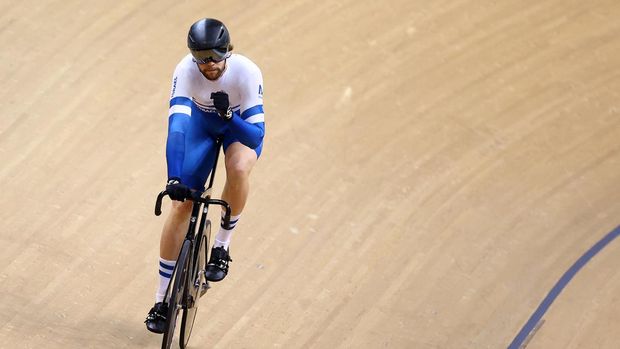JAKARTA, INDONESIA - FEBRUARY 26: Mikhail Yakovlev of Team Israel celebrates after winning the Men's Sprint bronze medal race during day four of the UCI Track Nations Cup at Jakarta International Velodrome on February 26, 2023 in Jakarta, Indonesia. (Photo by Yong Teck Lim/Getty Images)