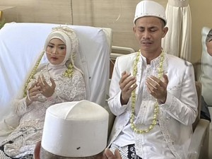 Viral Kisah Haru Pasangan Menikah di RS, Penuhi Keinginan Terakhir Istri