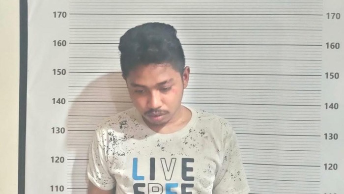 MRA (20), pengedar narkoba yang ditangkap di Jalan Pagaruyung, Medan. (Foto: Istimewa)