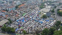 Foto udara suasana Pasar Tasik Cideng, Jakarta Pusat, Kamis (30/3/2023). Pasar ini selalu jadi incaran masyarakat di momen-momen tertentu, termasuk Ramadan dan hari raya Idul Fitri.
