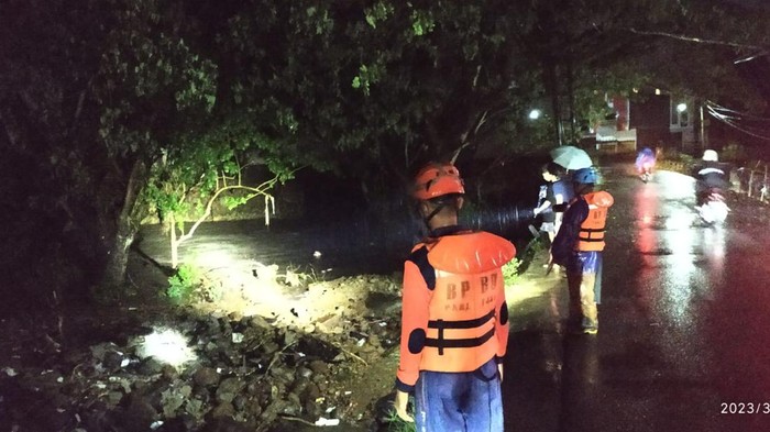 Parepare Banjir menerjang Kelurahan Lapadde, Kota Parepare, Sulawesi Selatan (Sulsel).