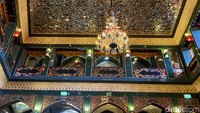 Interiornya yang indah menampilkan lukisan tangan, karya seni mengenai mitos dan legenda Iran. Selain itu, sudut-sudut restoran juga dihiasi dengan mosaik kaca yang artistik. Foto: detikcom/Riska Fitria