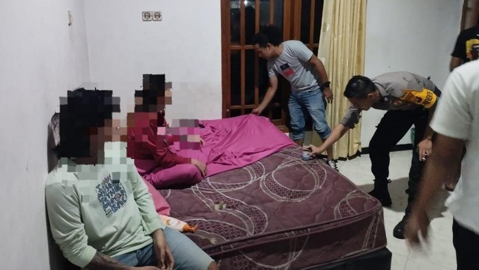 Pasangan mesum digerebek di sebuah penginapan di Kota Gorontalo.