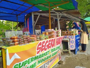 Berburu Takjil di Pasar Ramadan Dompu, Komplit Mulai Rp 5.000
