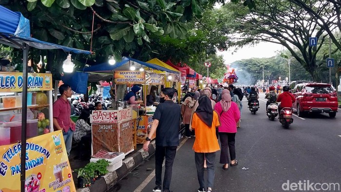 Pasar takjil di Kota Malang