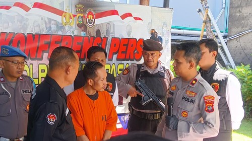 Pelaku pencurian Iphone 14 ditahan di Mapolsek Kuta, Kamis (30/3/2023).