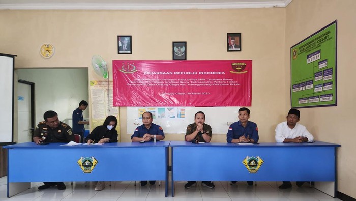 Penitipan hasil sita 69 tanah milik Benny Tjokro kepada Camat Parung Panjang, Kabupaten Bogor.