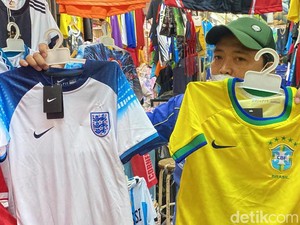 Respons Pedagang Kaos Bola Usai Piala Dunia U-20 Batal di Indonesia