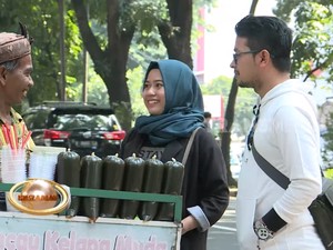 Keren! 5 Penjual Makanan Ini Jago Bahasa Inggris hingga Korea