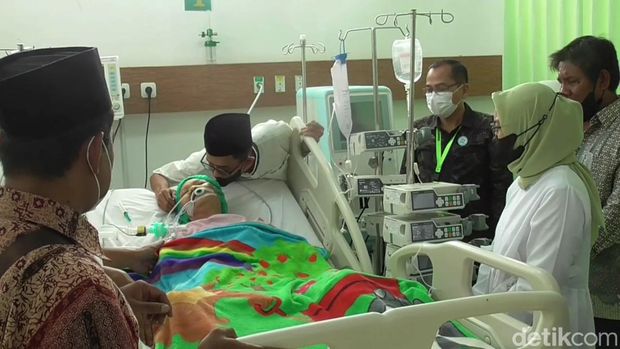 Pernikahan Hendro Prasetyo Utomo dan Tri Agustianawati di ICU RSUD Subang.