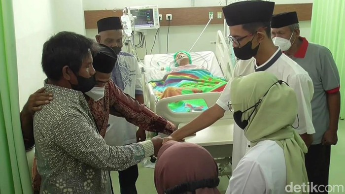 Pernikahan Hendro Prasetyo Utomo dan Tri Agustianawati di ICU RSUD Subang.