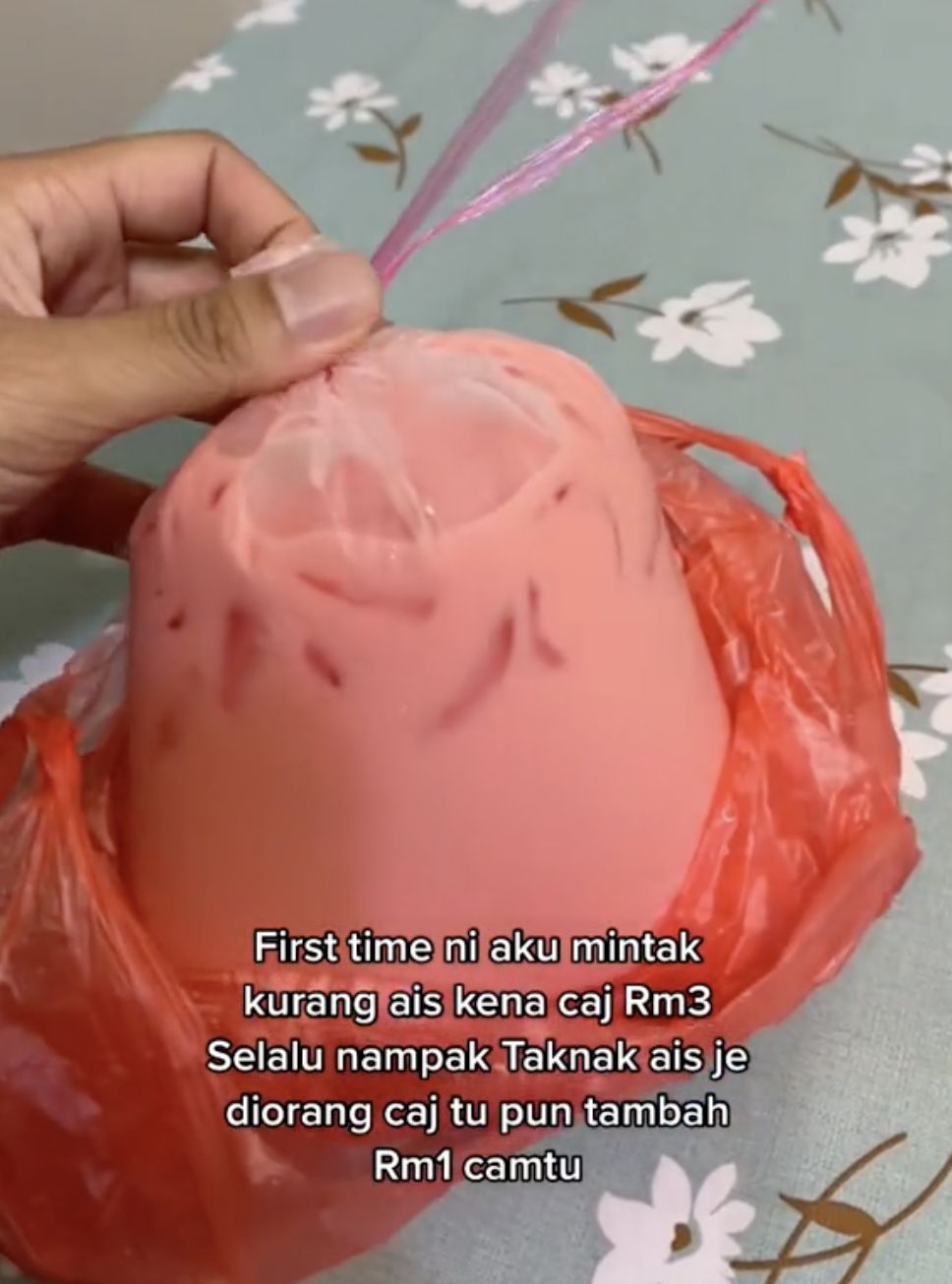 Pesan Minuman 'Less Ice', Pelanggan Ini Kaget Ditagih Ekstra Rp 10 Ribu