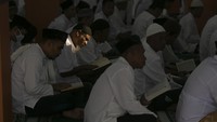 Lapas Kelas IIB Indramayu menggelar berbagai kegiatan keagamaan selama bulan Ramadan, seperti Pesantren Kilat, lomba membaca Iqra dan tadarus Al-Quran untuk meningkatkan keimanan dan ketaqwaan warga binaan.