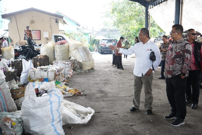 Pj Gubernur Sulbar Sebut Pengolahan Sampah Perlu Mencontoh Sidoarjo