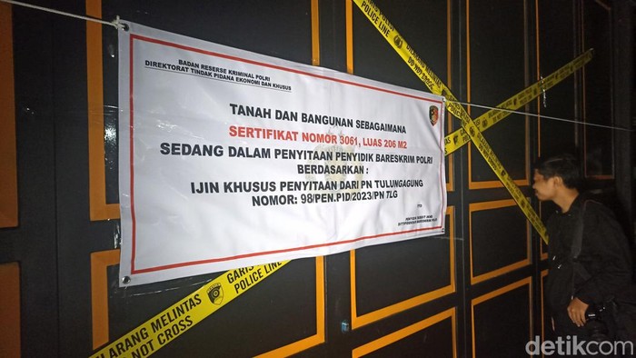 Polisi menyegel aset Bayu Walker pembuat robot trading di Tulungagung