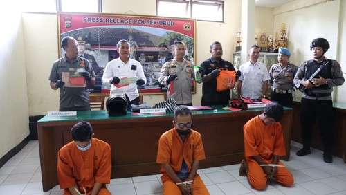 Polsek Ubud mengungkap tiga kasus pencurian dan perampokan di Ubud, Kamis (30/3/2023). Foto: Istimewa.